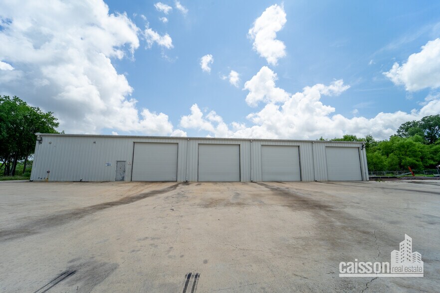 More Photos Of 11618 Nacogdoches Rd, San Antonio Warehouse For Lease