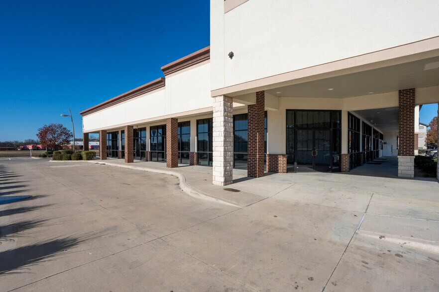 More Photos Of 641 Mill St, San Marcos Restaurant For Lease