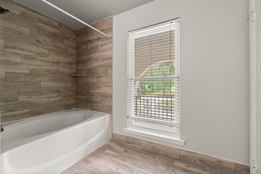 More Photos Of 2042 Teal Dr, Spring Dormitory For Sale