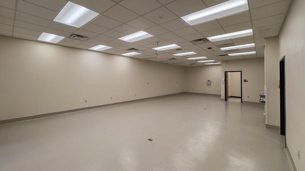 More Photos Of 7400 Helen Of Troy, El Paso Medical For Lease