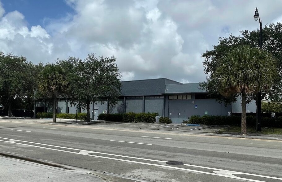 Primary Photo Of 551 S Dixie Hwy E, Pompano Beach Warehouse For Lease