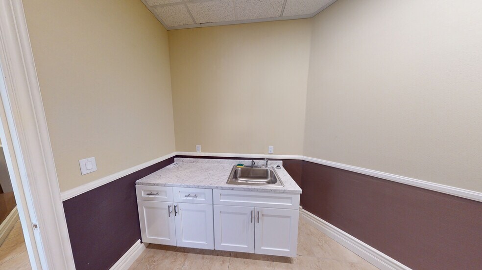 More Photos Of 2425 W Horizon Ridge Pky, Henderson Medical For Lease