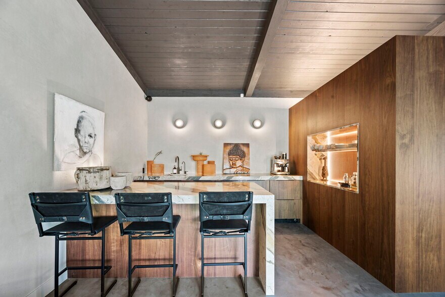 More Photos Of 29170 Heathercliff Rd, Malibu Office For Lease