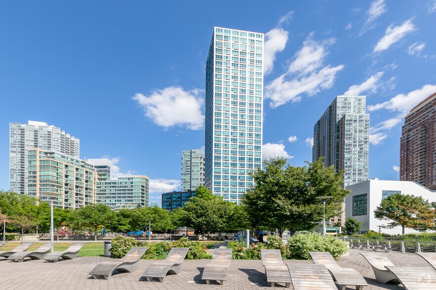 More Photos Of 47-20 Center Blvd, Long Island City Apartments For Lease