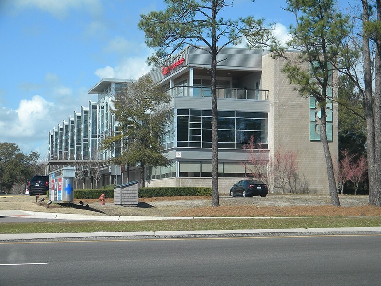 More Photos Of 8115 Market St, Wilmington Office For Sale