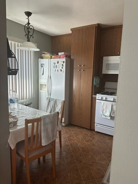 More Photos Of 10427 Odell Ave, Sunland Apartments For Sale