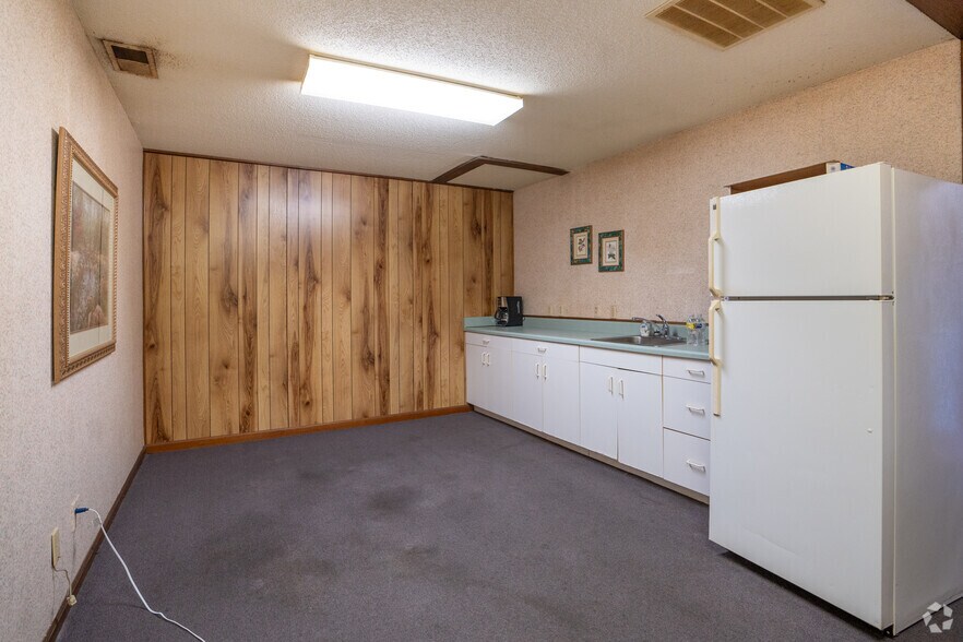 More Photos Of 1515 Huffman Rd, Center Point Unknown For Lease