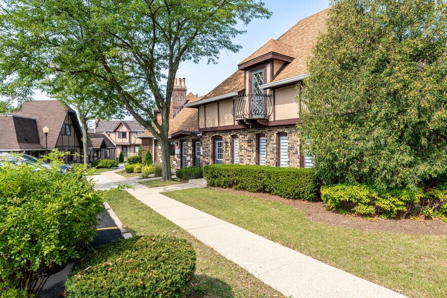 More Photos Of 825 Village Quarter Rd, West Dundee Office Residential For Sale