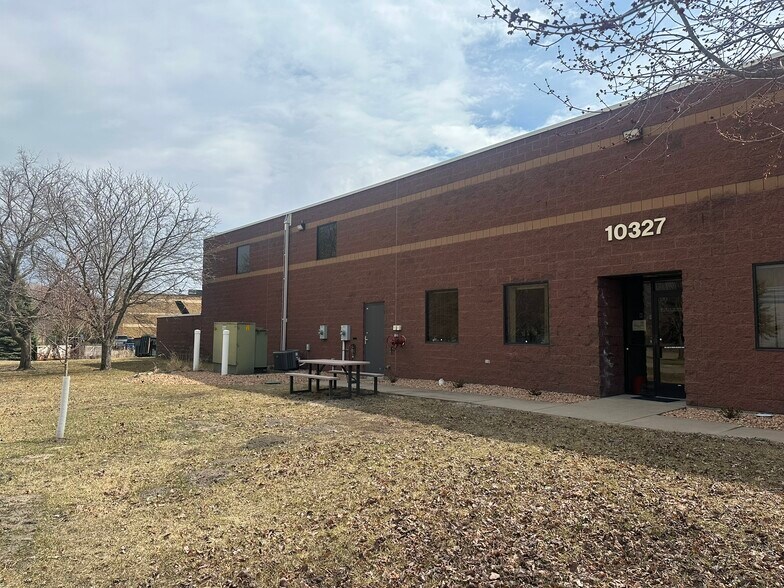 More Photos Of 10323-10327 NE Flanders St, Blaine Distribution For Sale