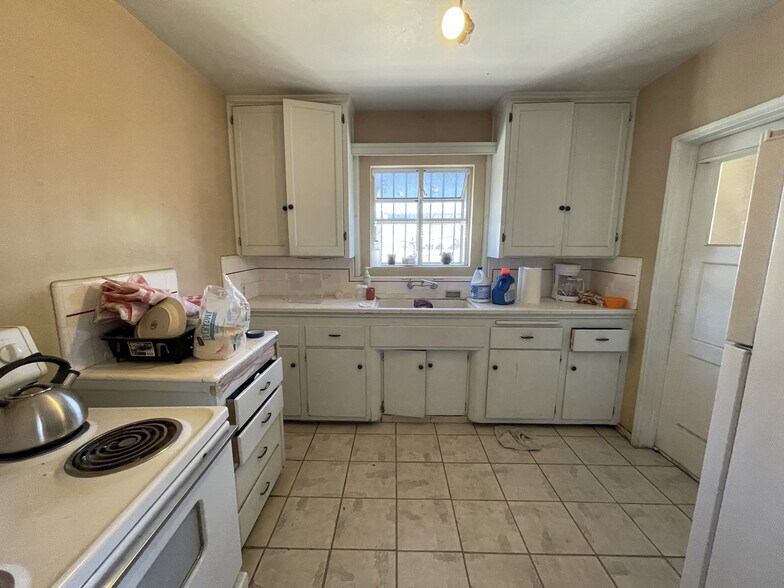 More Photos Of 1313 Brundage Ln, Bakersfield Office For Lease