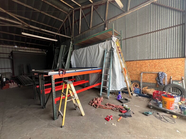 More Photos Of 2009 Barcelona rd, Chalmette Flex For Lease