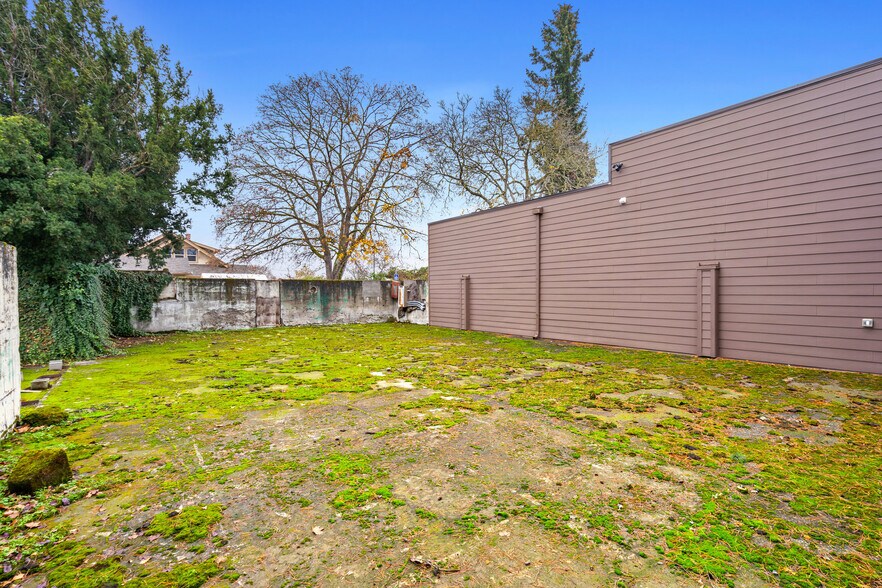 More Photos Of 124 Berkeley Ave, Molalla Medical For Sale