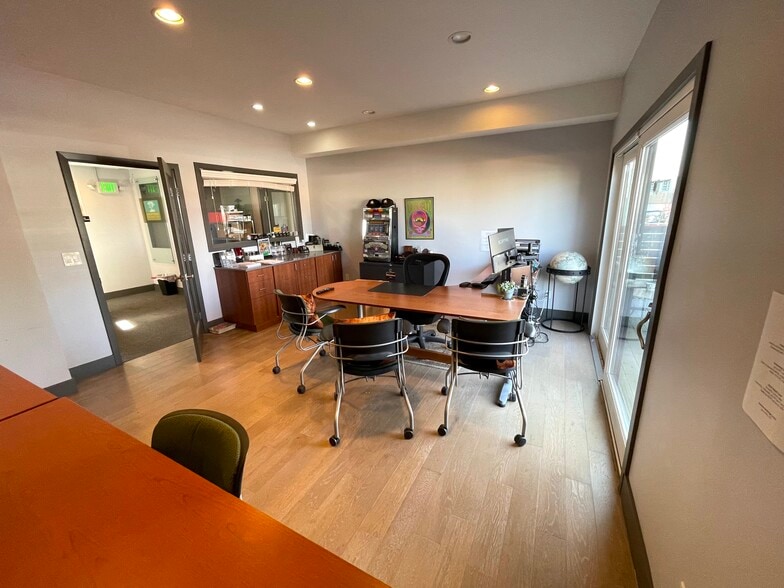 More Photos Of 7667 Vickers St, San Diego Warehouse For Sale