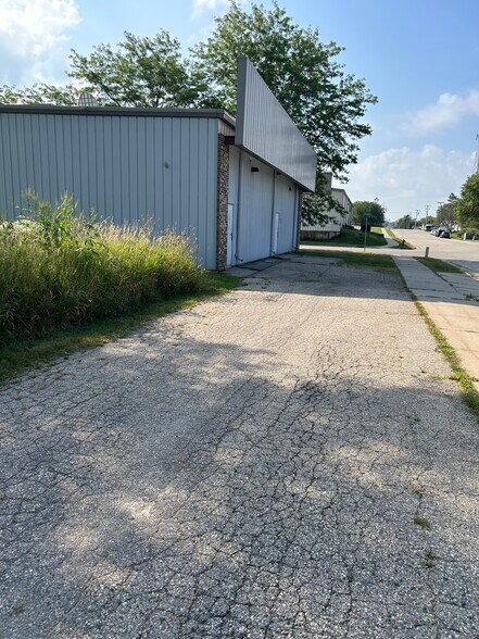 More Photos Of 815 N Main St, Oregon Freestanding For Lease