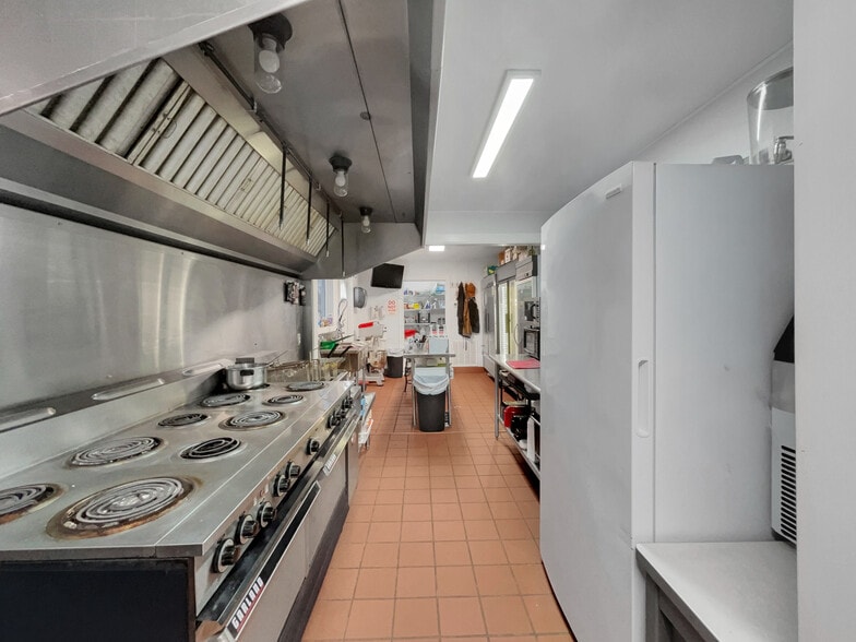 More Photos Of 9 Callaway Dr, Crawford Restaurant For Sale