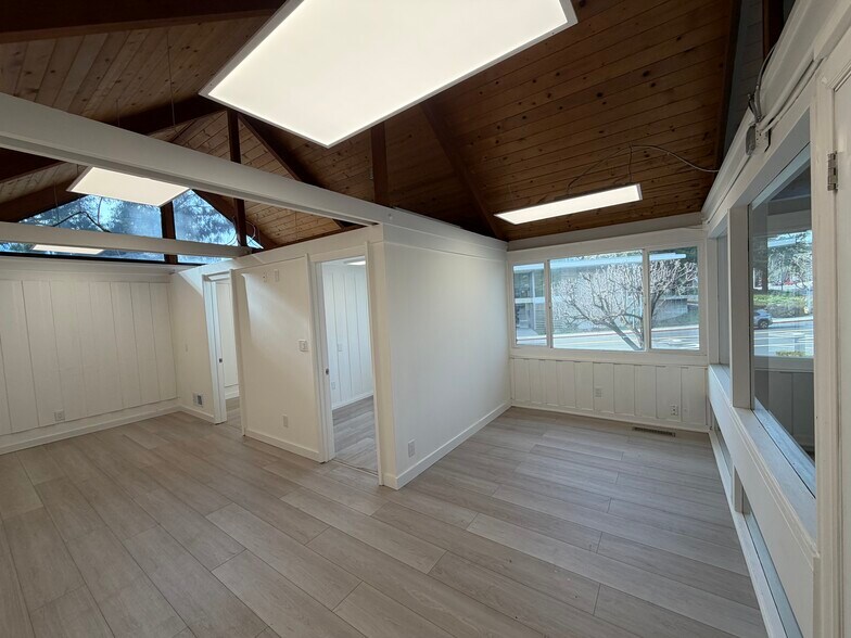 More Photos Of 943 Sir Francis Drake Blvd, Greenbrae Freestanding For Lease