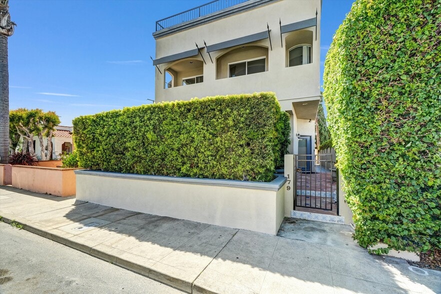 Primary Photo Of 179 Pomona Ave, Long Beach Hospitality For Sale