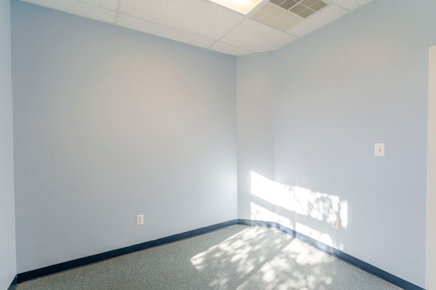 More Photos Of 1410 Incarnation Dr, Charlottesville Medical For Sale