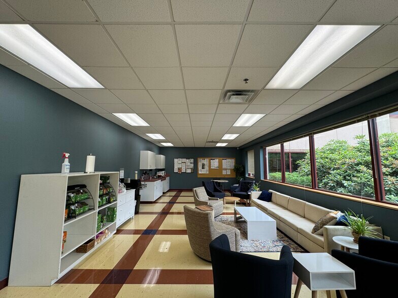 More Photos Of 16 Yankee Candle Way, South Deerfield Medical For Lease