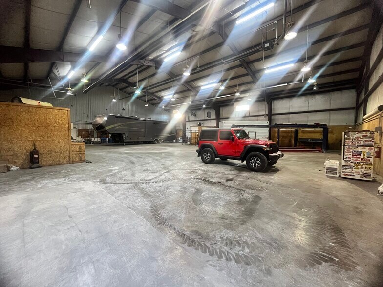 More Photos Of 3201 Beale St, Rapid City Warehouse For Lease