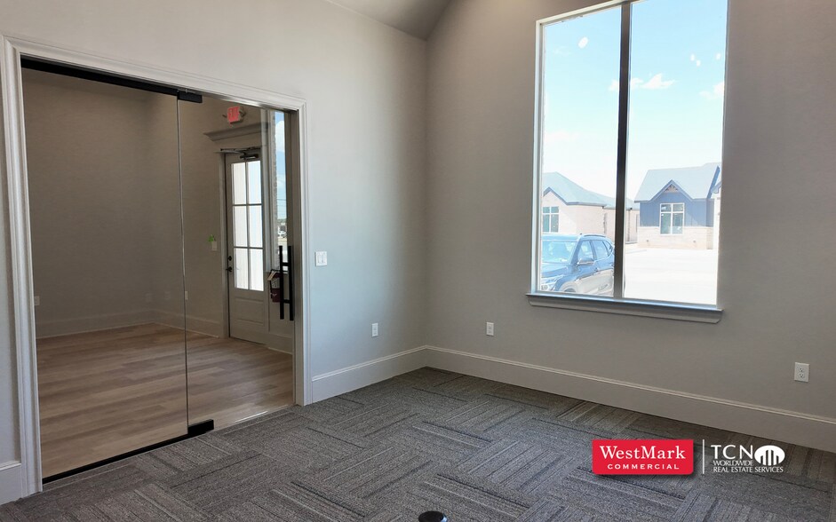 More Photos Of 6923 82nd st, Lubbock Office For Lease