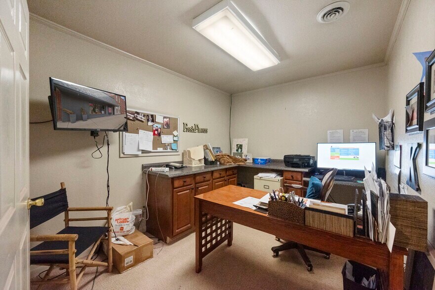 More Photos Of 116 W 3rd St, Brookston Storefront Retail Office For Sale