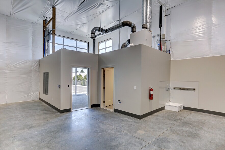 More Photos Of 5807 Thorpe, Spokane Light Distribution For Lease