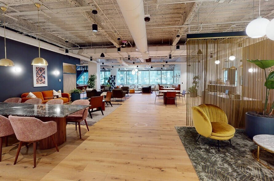 Primary Photo Of 500 W Madison St, Chicago Coworking Space