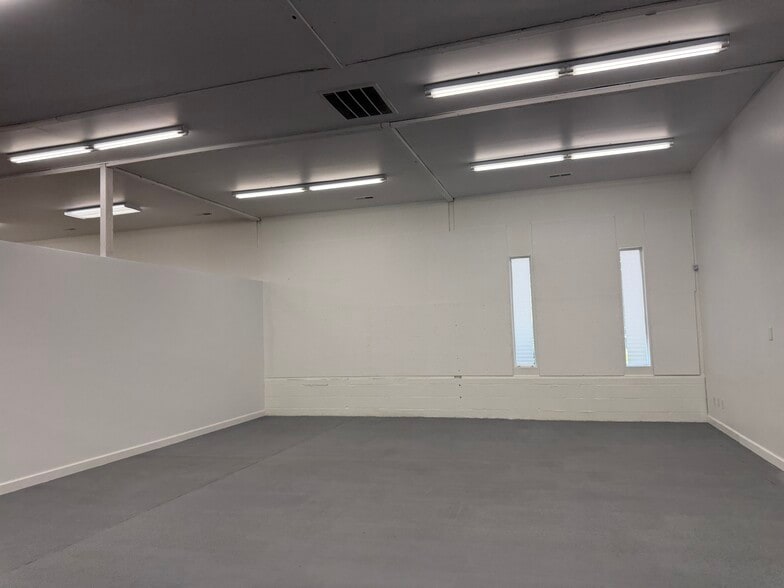 More Photos Of 2066 Juniper Lake Rd, West End Flex For Lease