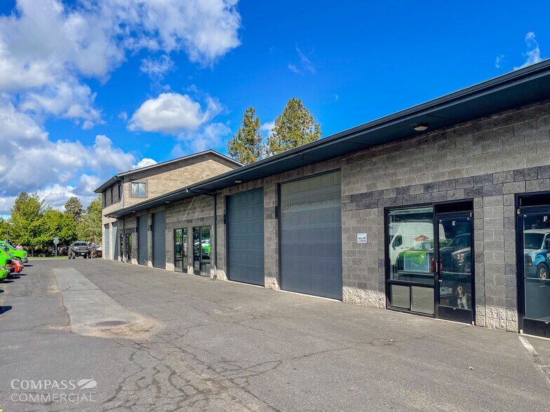 More Photos Of 90 SE Bridgeford Blvd, Bend Warehouse For Sale