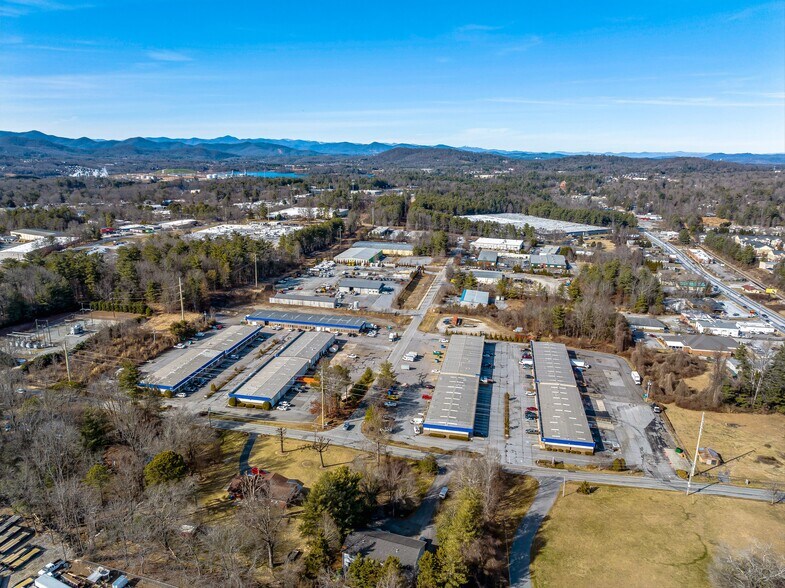 More Photos Of 44 Buck Shoals Rd, Arden Unknown For Lease