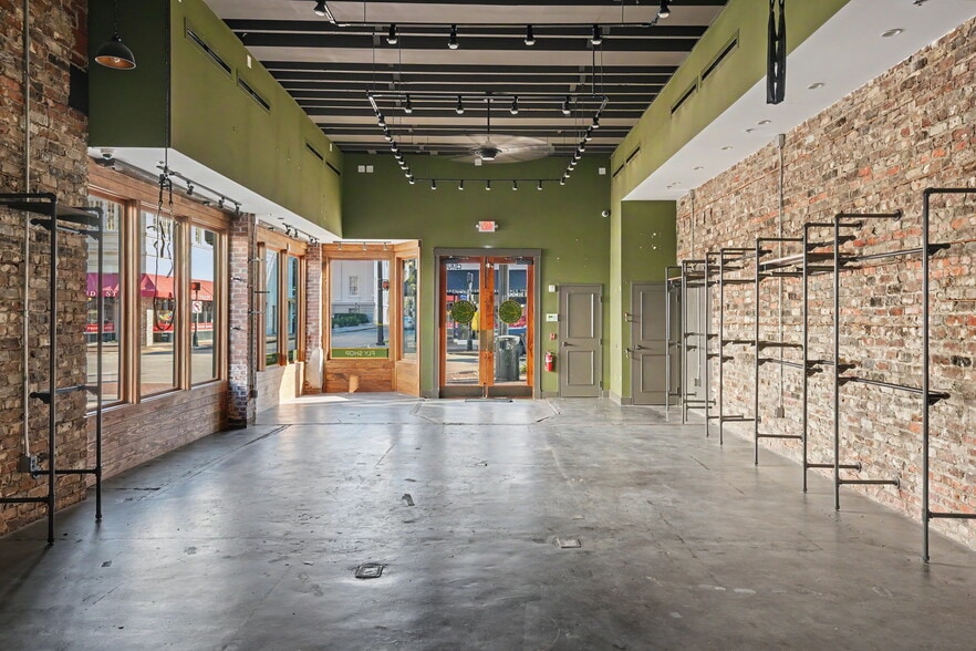 More Photos Of 101 E Broughton St, Savannah Storefront Retail Office For Lease