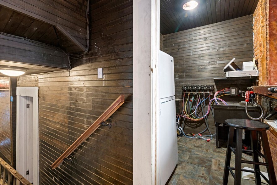 More Photos Of 735 St Joseph St, New Orleans Office For Lease