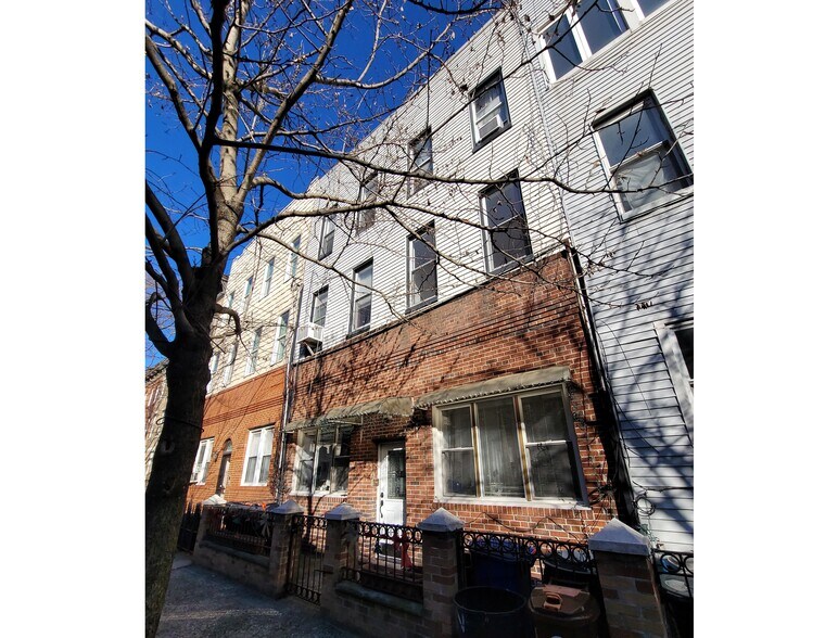 Primary Photo Of 46 Sutton St, Brooklyn Apartments For Sale