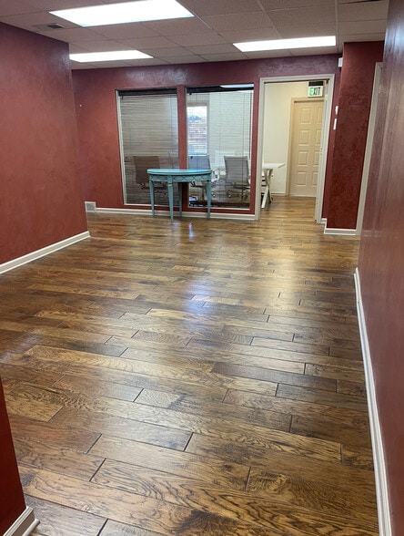 More Photos Of 4735-4739 Spottswood Ave, Memphis Medical For Lease