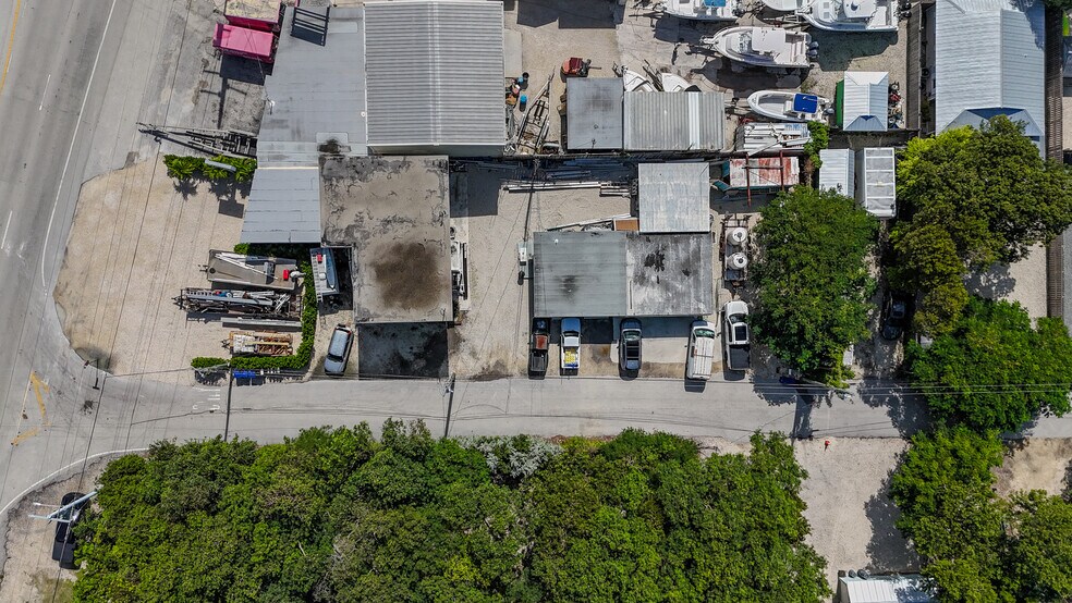 More Photos Of 131-135 Ellis Dr, Tavernier Storefront Retail Residential For Sale