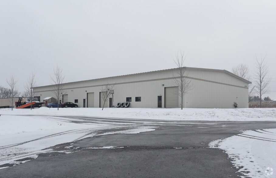 Primary Photo Of 35 Hamilton Ln, Glenmont Warehouse For Lease