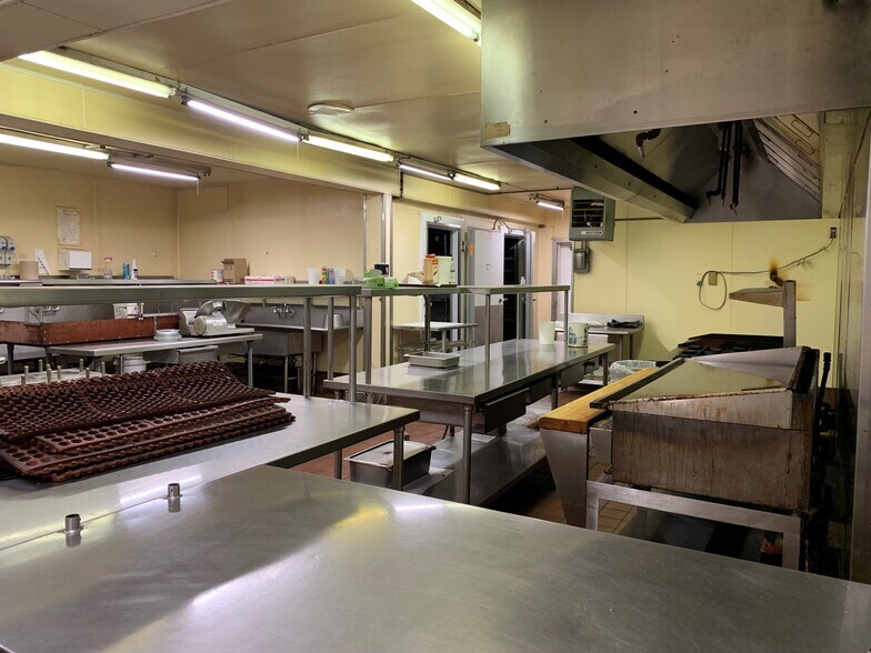 More Photos Of 3476 Massillon Rd, Akron Restaurant For Sale