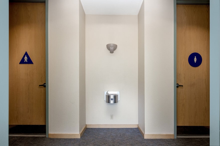 More Photos Of 350 Crown Point Cir, Grass Valley Office For Lease