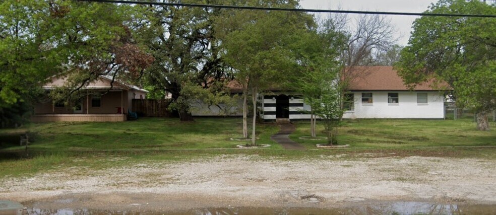 More Photos Of 318 N Main St, Salado Freestanding For Sale