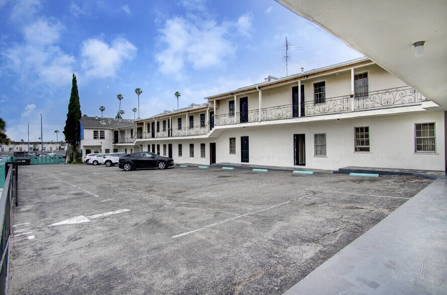 More Photos Of 5251 Hollywood Blvd, Los Angeles Hotel For Sale