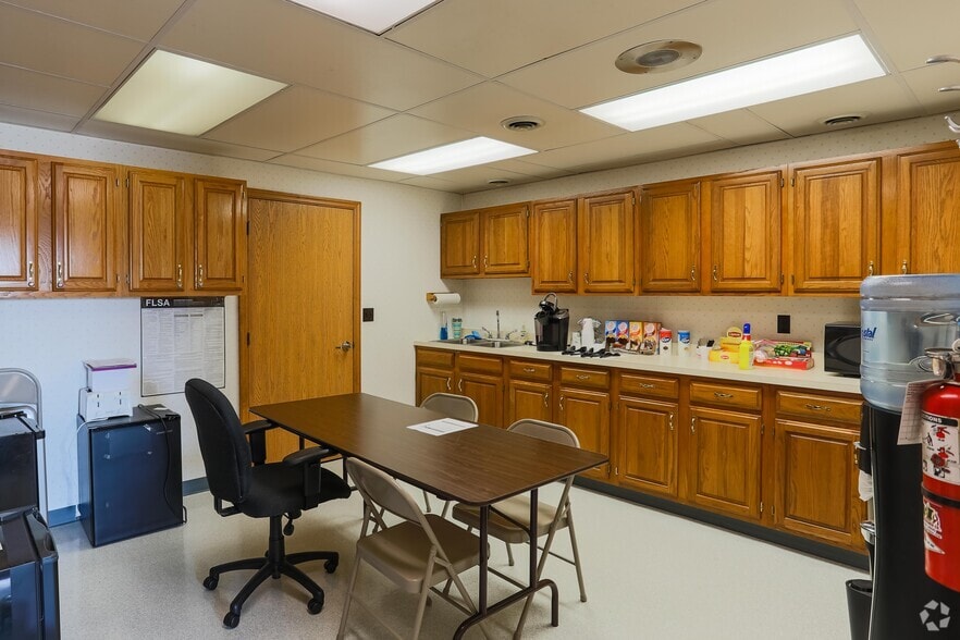 More Photos Of 205 Easy St, Uniontown Unknown For Lease