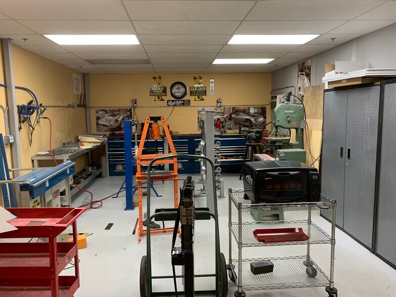 More Photos Of 14930 Corporate Rd S, Jupiter Warehouse For Sale