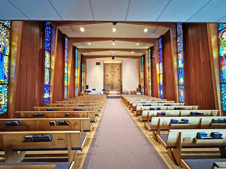 More Photos Of 215 N Court St, Rockford Religious Facility For Sale