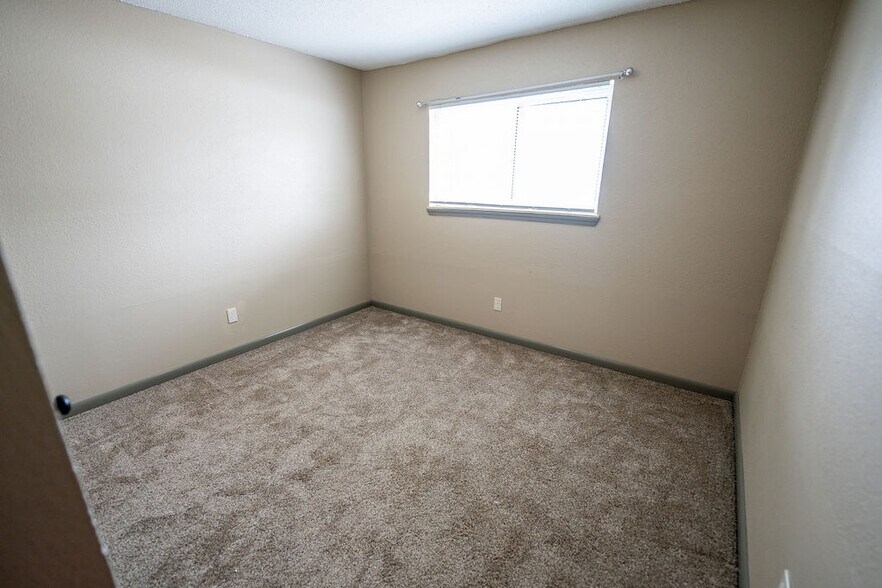 More Photos Of 300 E Windsor, Arkansas City Apartments For Sale