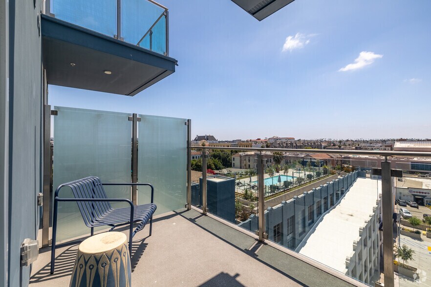 More Photos Of 800-808 S Western Ave, Los Angeles Multifamily For Sale