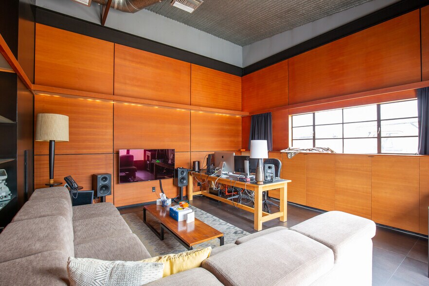 More Photos Of 891 Abbot Kinney Blvd, Venice Loft Creative Space For Sale