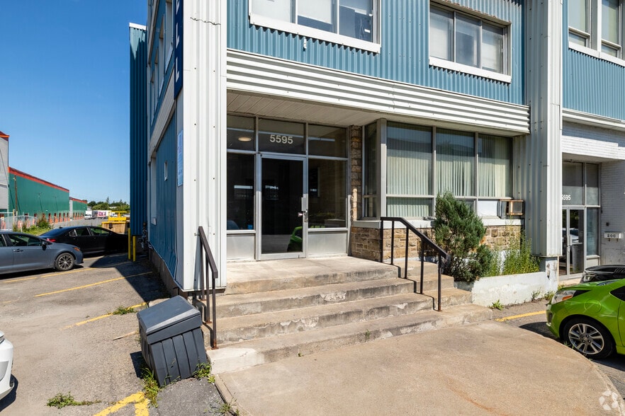 More Photos Of 5595 Ch de la Côte-de-Liesse, Montréal Light Distribution For Lease