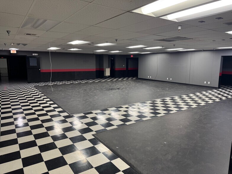 More Photos Of 7700 E 38th St, Tulsa Manufacturing For Sale