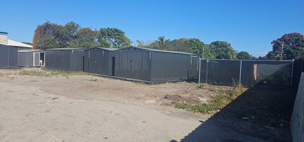 More Photos Of 211 SE 9th Ave, Boynton Beach Light Manufacturing For Lease